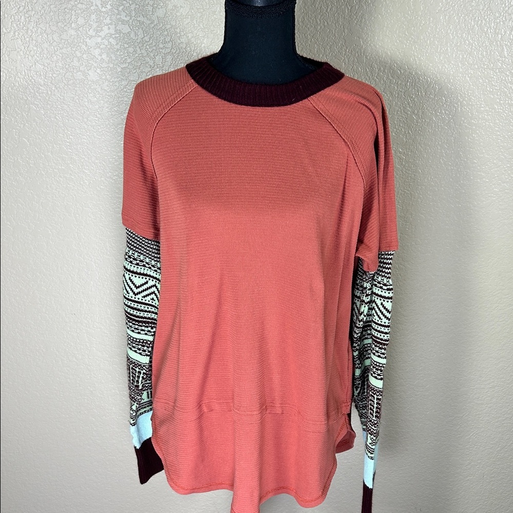 Women's Rust Long-Sleeve Pullover with Patterned Sleeve Panels Size Large